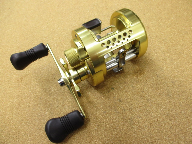 限定SALE人気 シマノ(SHIMANO) カルカッタコンクエスト 400 RIGHT